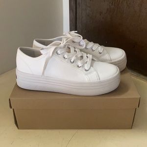Never worn. Steve Madden Platform White Sneaker